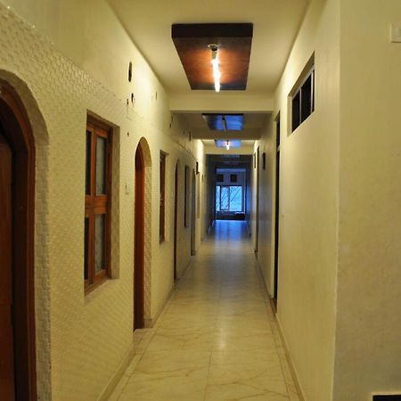 Hotel Ahuja Найнитал Экстерьер фото