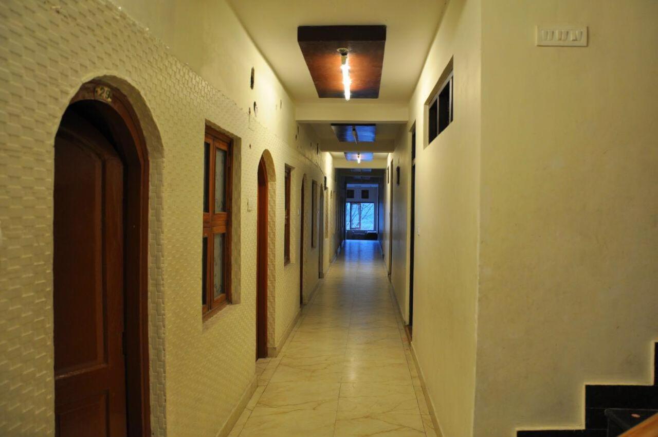 Hotel Ahuja Найнитал Экстерьер фото