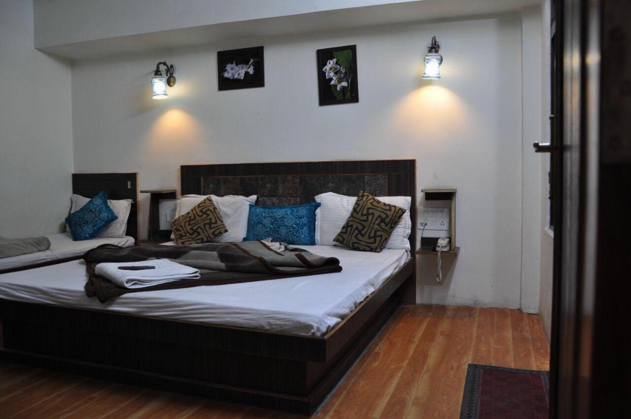 Hotel Ahuja Найнитал Экстерьер фото